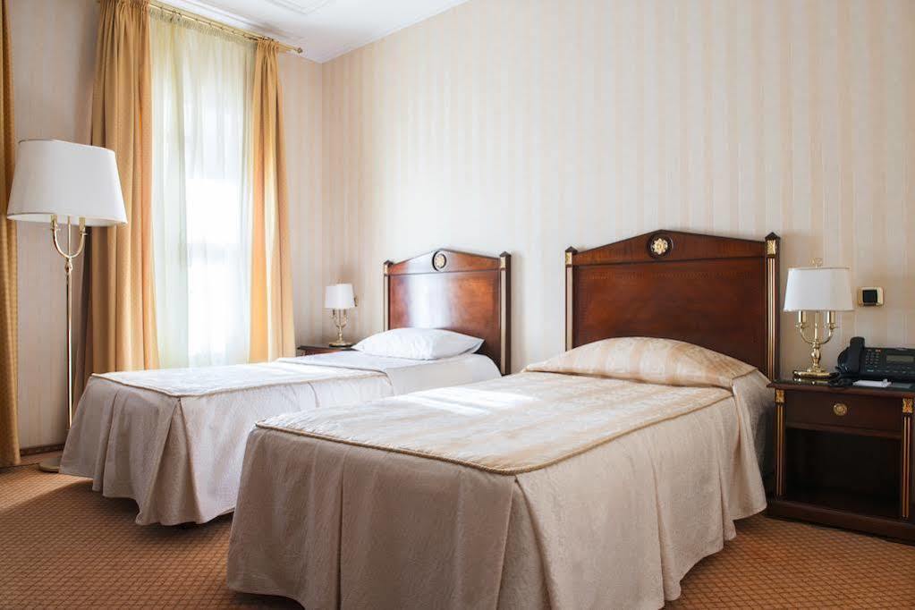 Hotel Optima Collection Podil Plaza à Kiev Extérieur photo