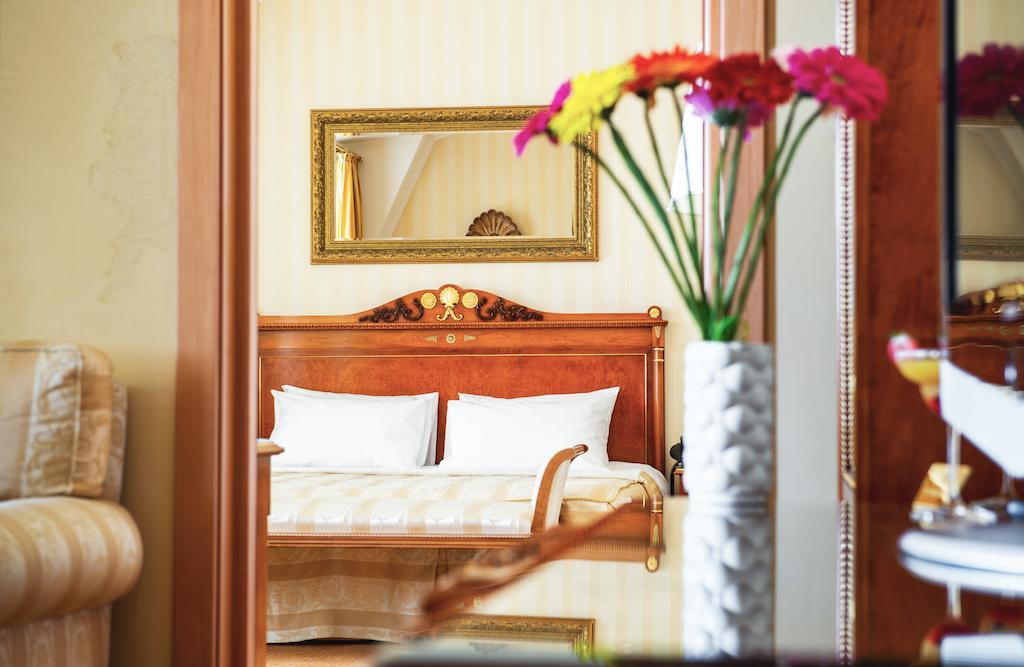 Hotel Optima Collection Podil Plaza à Kiev Extérieur photo